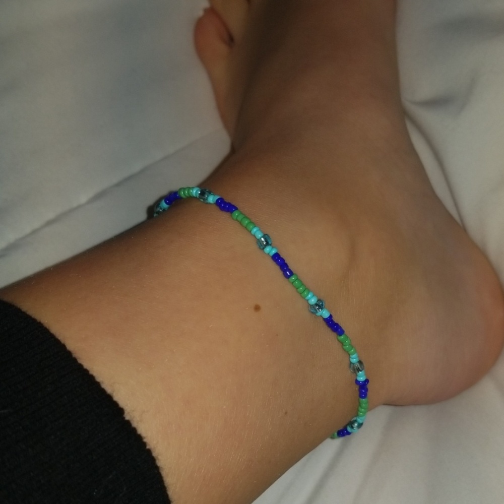 Cute anklet!
